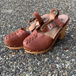 Jeffrey Campbell Woodies clogs